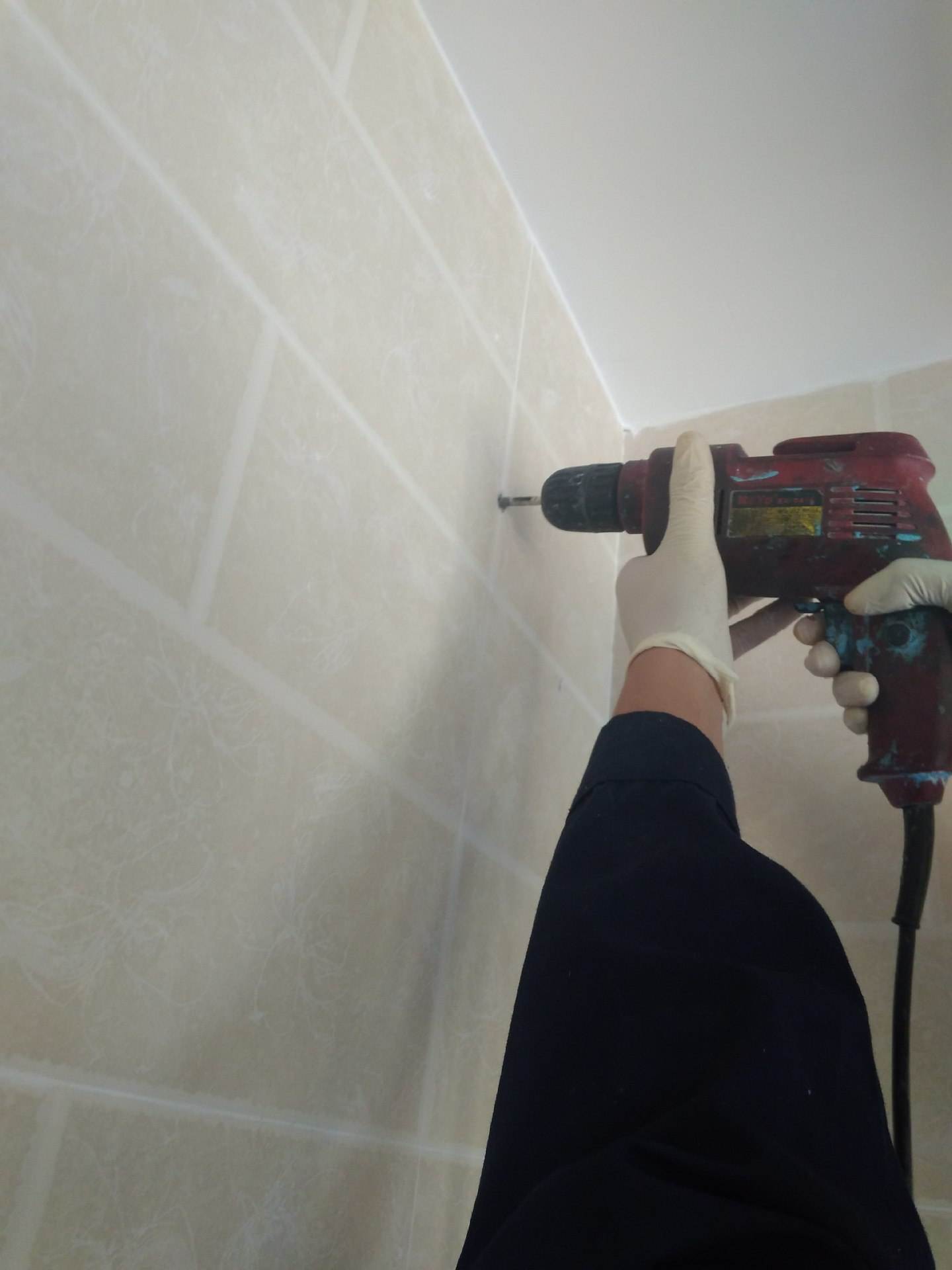 墙壁砖脱落怎样修(墙面砖脱落怎么办怎样修补)