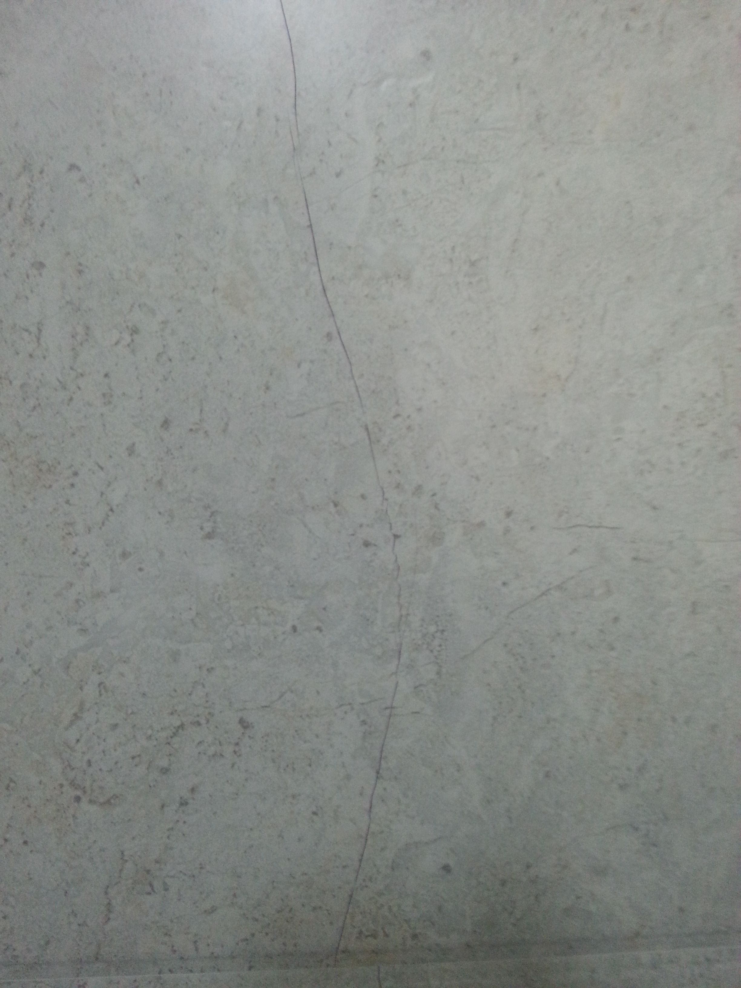 墙面砖打孔打出裂纹(墙面砖打孔打出裂纹怎么处理)