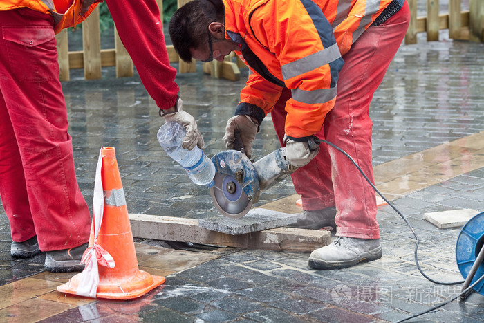 瓷砖现场切割有没有问题呀(瓷砖现场切割有没有问题呀视频)