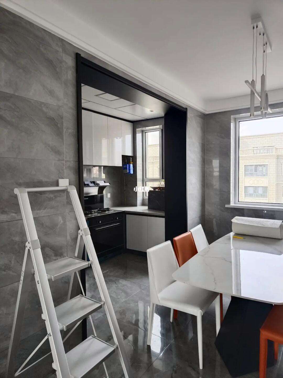 墙面瓷砖烂了用什么可以修饰(墙面瓷砖烂了用什么可以修饰好)